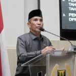 Anggota Bapemperda DPRD Kabupaten Sukabumi Badri Suhendi saat menyampaikan nota pengantar 2 Raperda di Rapat Paripurna, Jumat (5/5/2023). (Sumber : Dok. DPRD Kabupaten Sukabumi)