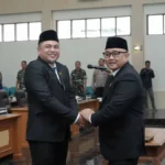 Dzulfikar Ali Hakim dilantik langsung Ketua DPRD Kabupaten Sukabumi Yudha Sukmagara jadi PAW dari Fraksi PAN.