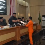 Anggota DPRD Kabupaten Sukabumi Fraksi PKS Ramzi Akbar Yusuf usai membacakan pandangan fraksi terhadap Raperda Penyertaan Modal untuk PT LKM Sukabumi.