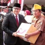 Ketua Dewan Perwakilan Rakyat Daerah (DPRD) Kabupaten Sukabumi Yudha Sukmagara saat Ikuti Upacara Peringatan Hari Pahlawan 10 November 2023 Di Museum Palagan Perjuangan 1945 Desa Bojongkokosan Kecamatan Parungkuda Kabupaten Sukabumi Jawa Barat.